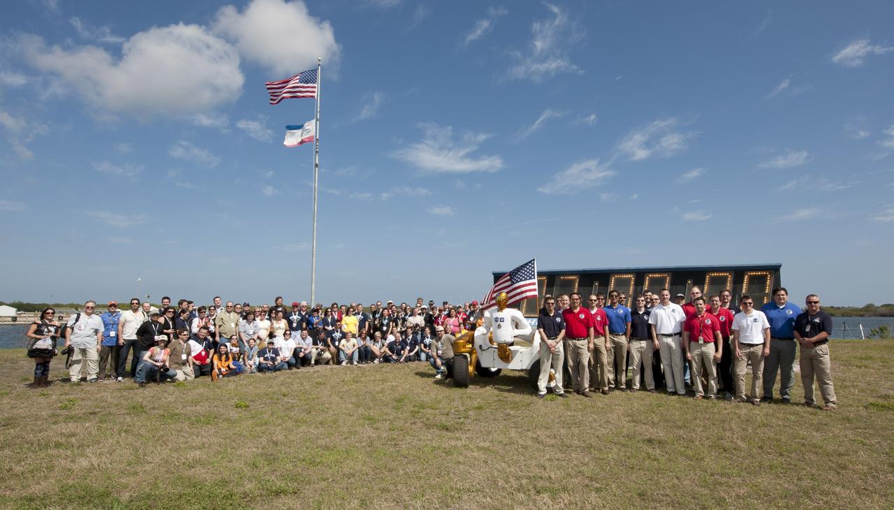 NASA Tweeps With Robonaut 2